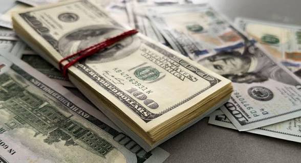BCB reporta la primera baja del dólar desde la implementación del tipo de cambio flexible