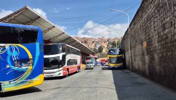 Falta de diésel y aumento de costos llevan al transporte interprovincial a pedir alza de pasajes