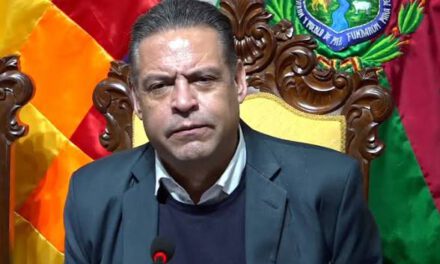 Revilla abre la posibilidad de legalizar autos “chutos”, pero con una condición