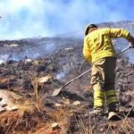 Incendio en el Tunari sigue activo y bomberos reanudan las tareas de control