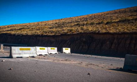 Bloqueadores destrozaron la señalización, elementos de seguridad y obras de drenaje en las carreteras