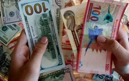 Gobierno prevé que el dólar se estabilice cerca de los Bs 10 tras la subida del tipo de cambio