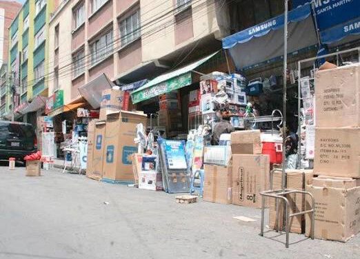 Comerciantes aplican cotizaciones propias del dólar pese al tipo de cambio oficial