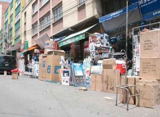 Comerciantes aplican cotizaciones propias del dólar pese al tipo de cambio oficial