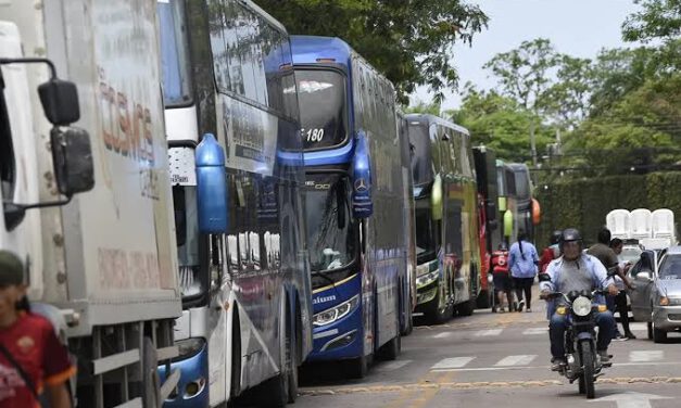 Choferes advierten con movilizaciones si persiste la escasez de combustible