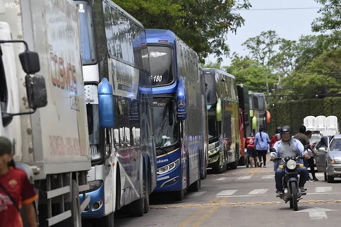 Choferes advierten con movilizaciones si persiste la escasez de combustible