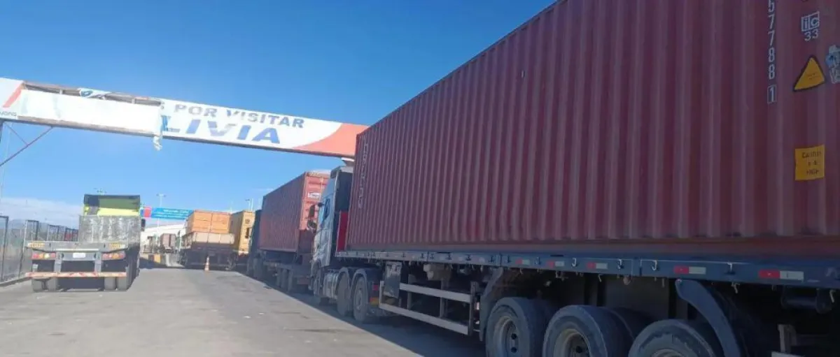 Restricción horaria en Pisiga-Colchane reduce en 60% el paso de carga boliviana