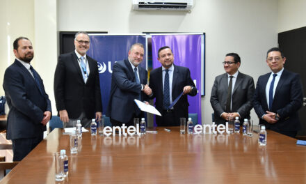 ALIANZA ESTRATÉGICA ENTRE ENTEL Y LA UPB PERMITE A UNIVERSITARIOS ACCEDER A PASANTÍAS Y PROYECTOS TECNOLÓGICOS