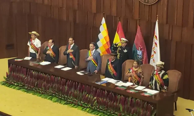 La Paz conmemora su gesta libertaria con una Sesión de Honor en la Asamblea Departamental