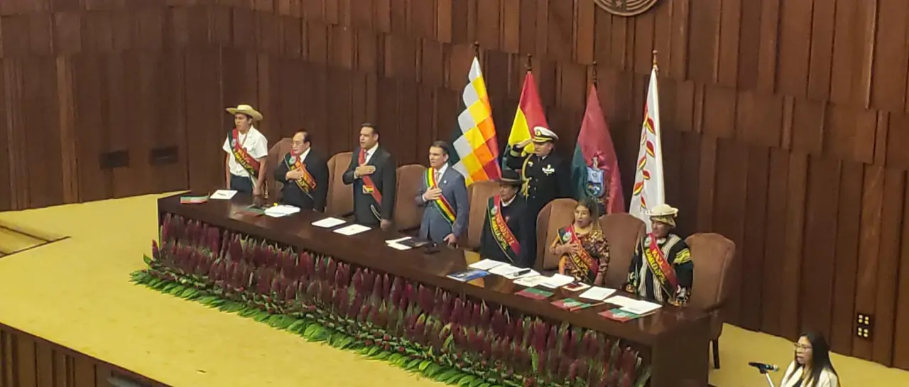La Paz conmemora su gesta libertaria con una Sesión de Honor en la Asamblea Departamental