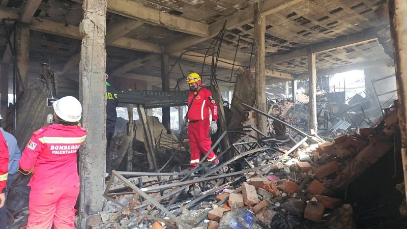 Fiscalía identifica posible punto de origen del incendio en la Feria Barrio Lindo