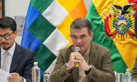 Paz reconoce ineficiencia estatal en el suministro de combustible y respalda importación de diésel