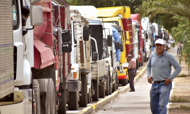 Transporte plantea la eliminación de dos impuestos para reducir el precio de combustibles