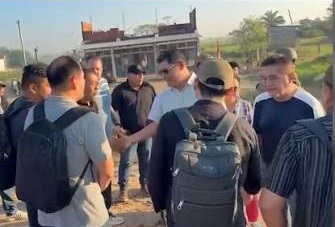 Gobernador de Beni instala diálogo con productores que bloquean la ruta Santa Cruz–Beni