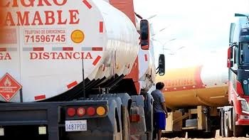 Gobierno y cisterneros instalan mesa de diálogo en YPFB