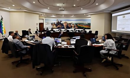 Gobierno elimina dos ministerios y redistribuye sus funciones entre cinco carteras
