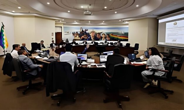 Gobierno elimina dos ministerios y redistribuye sus funciones entre cinco carteras