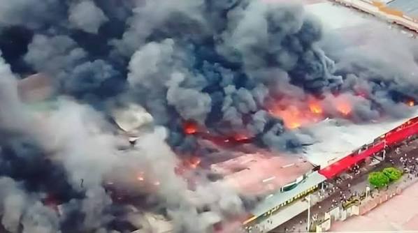 INCENDIO EN LA FERIA BARRIO LINDO AFECTÓ A CERCA DE 10 MIL PUESTOS DE 14 ASOCIACIONES