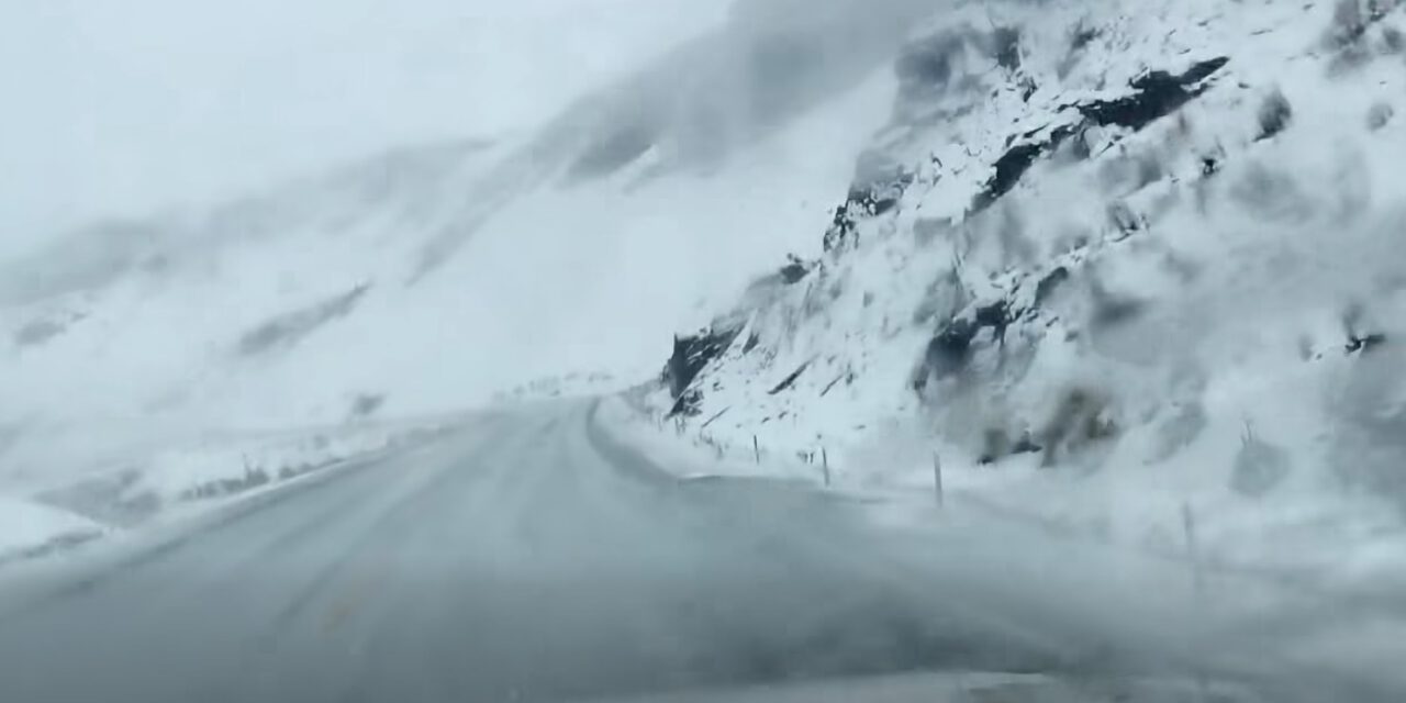 Tome previsiones: Policía suspende salidas al norte de La Paz por intensas nevadas en la Cumbre