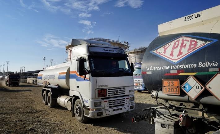 Gobierno duplica a Bs 2.000 millones el monto asignado del TGN a YPFB para sostener precios de carburantes