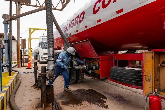 YPFB descarta escasez de gasolina y admite presión por mayor demanda de diésel
