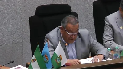 Ministro de Educación evita censura tras interpelación de más de siete horas