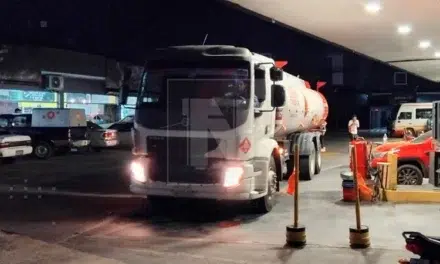 Llega la primera cisterna con gasolina importada por privados a Santa Cruz