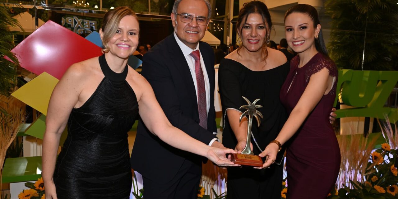PIL Bolivia recibe la Palmera Dorada en Expocruz 2026 por su stand el “Expreso PIL”