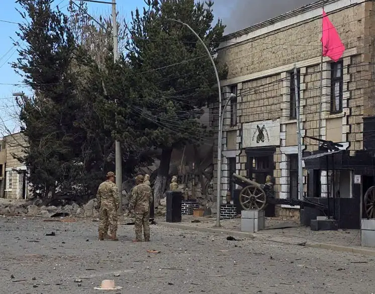 Explosión en Viacha: Defensa reporta 14 uniformados no localizados