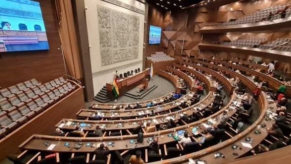 Oficialismo presiona a Lara para convocar a sesión antes del vencimiento del estado de excepción
