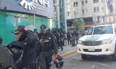 Intervención a la ANH moviliza a ministros y policías en La Paz