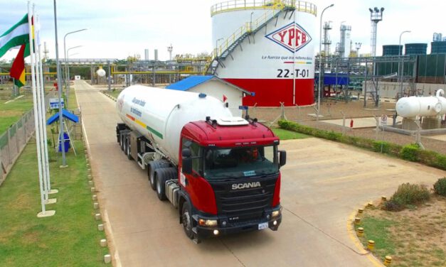 Gobierno eleva a Bs 6.000 millones el fondo para garantizar la compra de combustibles