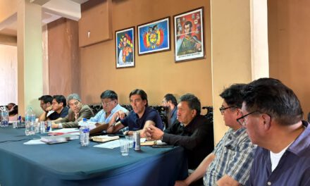 Zamora presenta al presidente Rodrigo Paz propuesta de decreto para transformar el transporte boliviano