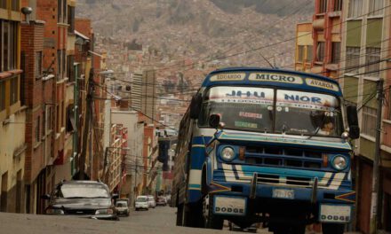Ante el repliegue de choferes, Gobierno afirma que 80,3% del transporte no usa diésel