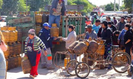 Distribuidoras de gas: “Mañana no vamos a distribuir porque no nos da el dinero”