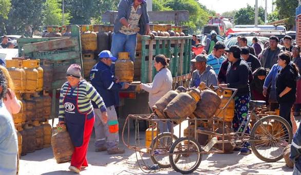 Distribuidoras de gas: “Mañana no vamos a distribuir porque no nos da el dinero”