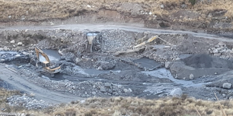 Persisten instalaciones mineras en Urujara en cercanías de la represa de Incachaca