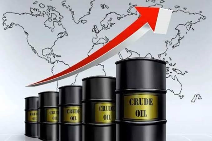 El petróleo brent sube el 2,7 % y supera los 107 dólares el barril